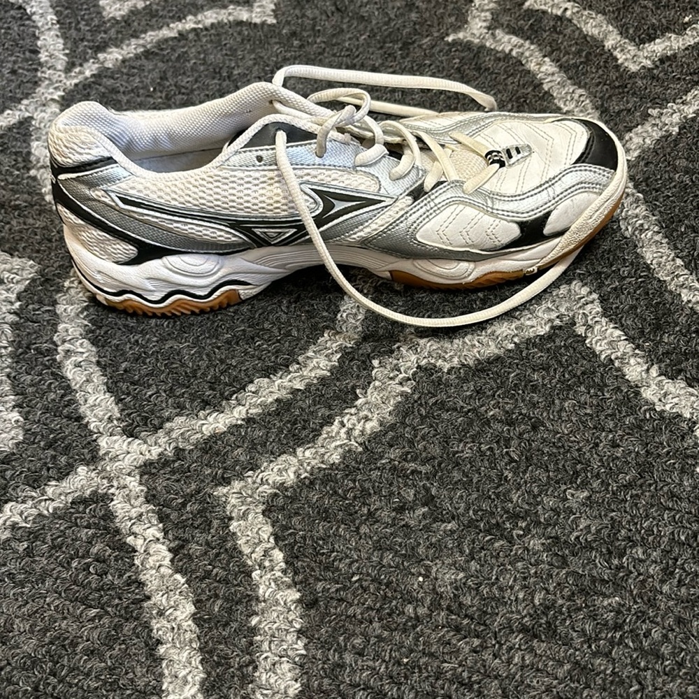Mizuno Women’s shoes Wave Hurricane Athletic Shoes size 9US
